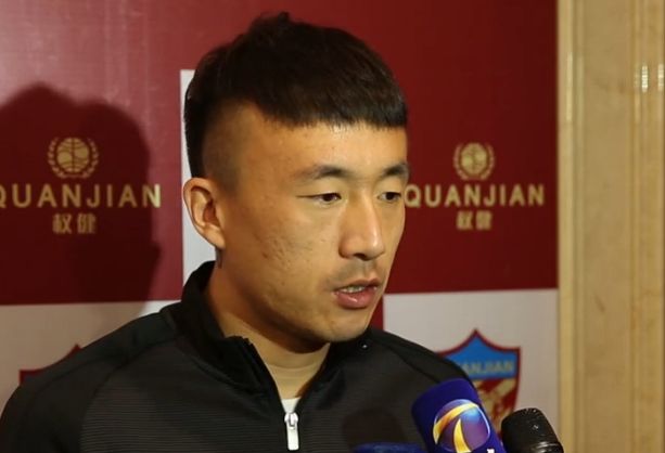 另外，津琴科在那场比赛中对于萨拉赫的防守做的不好，这样糟糕的防守也是我担心的地方，津琴科需要更多的参与到和球队的联系中。